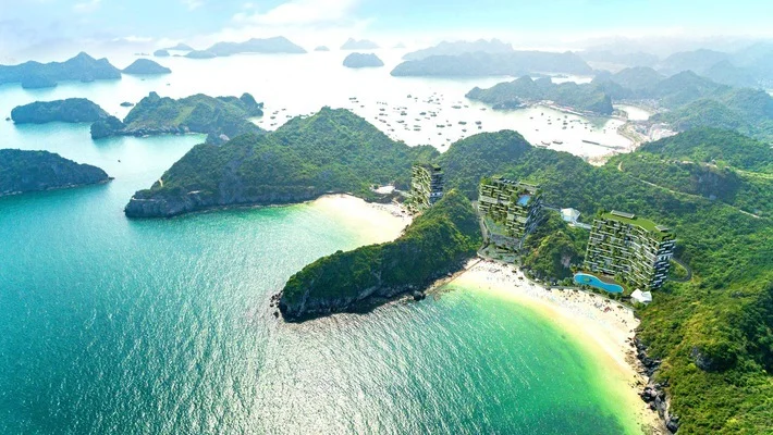 Private Vietnam boat tour exploring Cat Ba